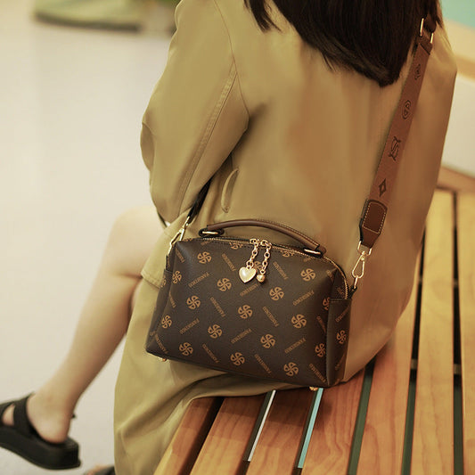 TB00153  အသားကောင်းတဲ့ ဘေးလွယ်အိတ်